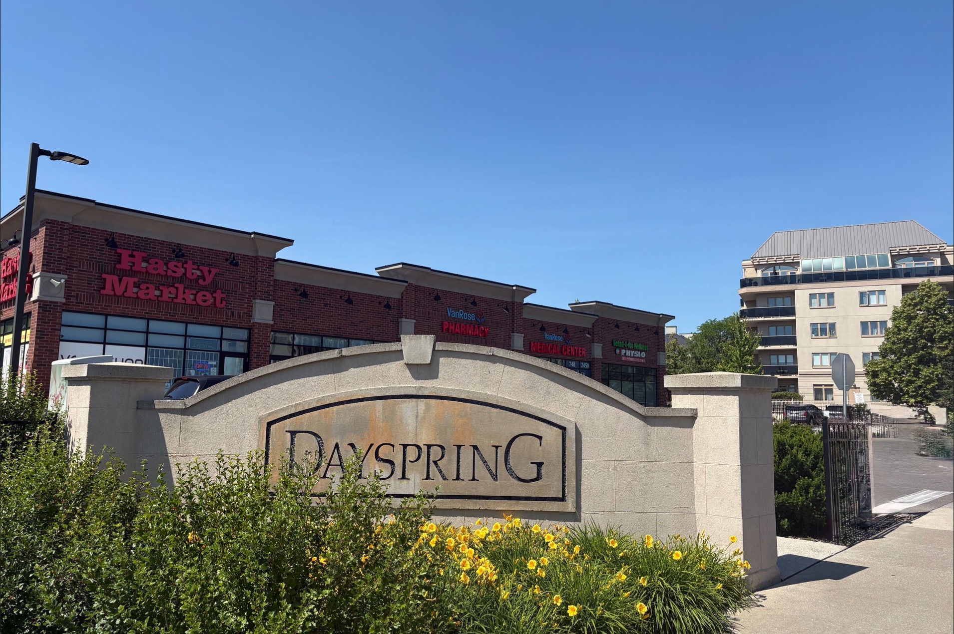 6 Dayspring Circle. 2 Bedrooms, 2 Bathrooms, 2 Parking