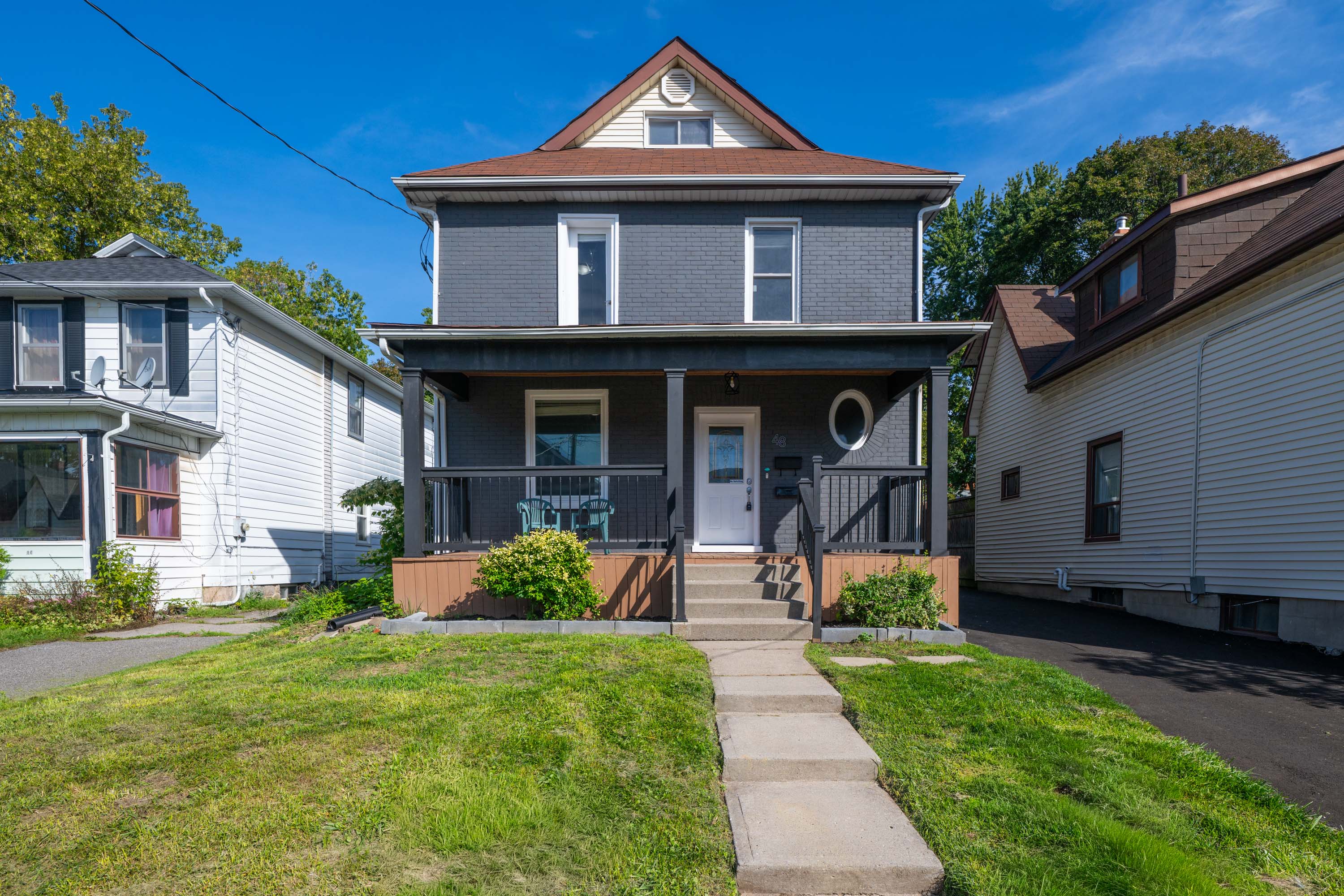 48 BROCK ST E