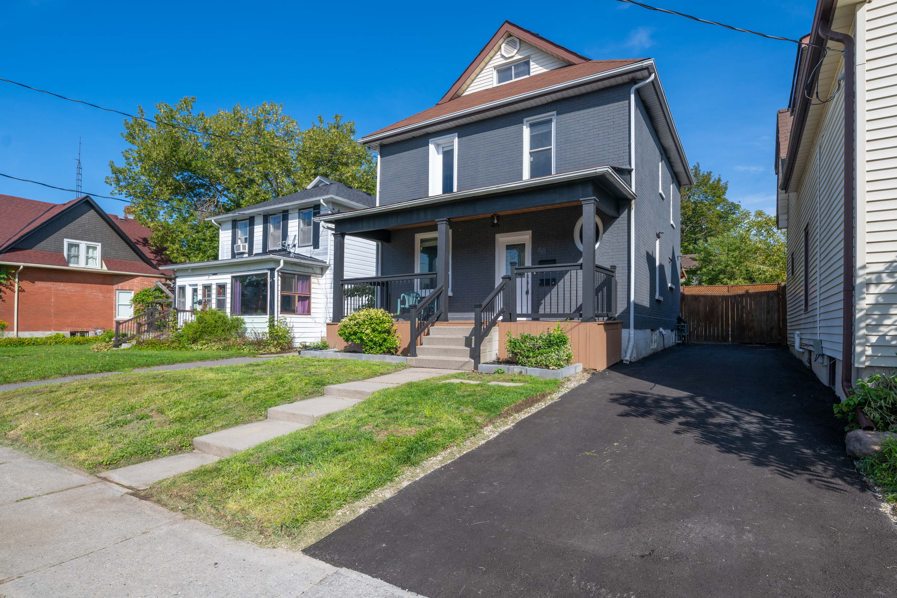48 BROCK ST E