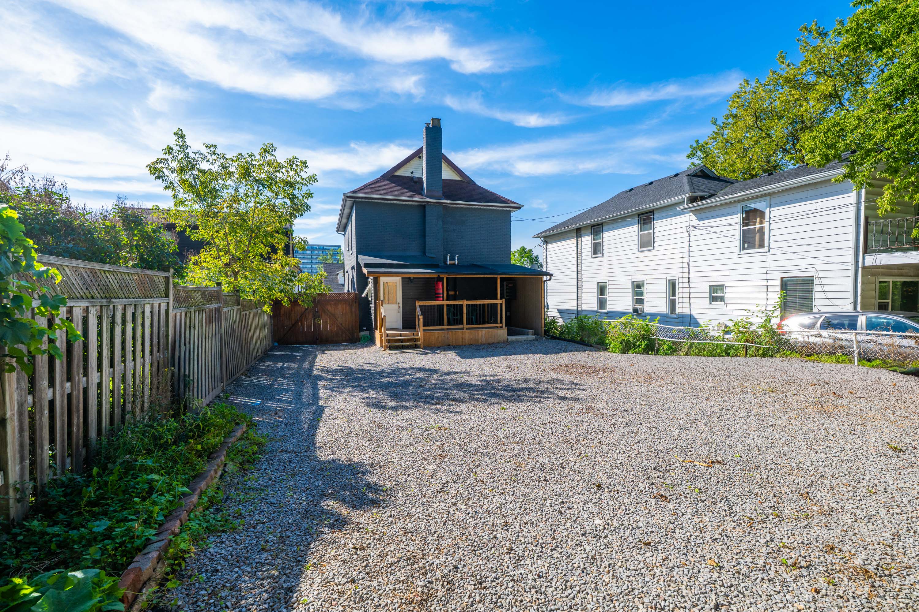 48 BROCK ST E