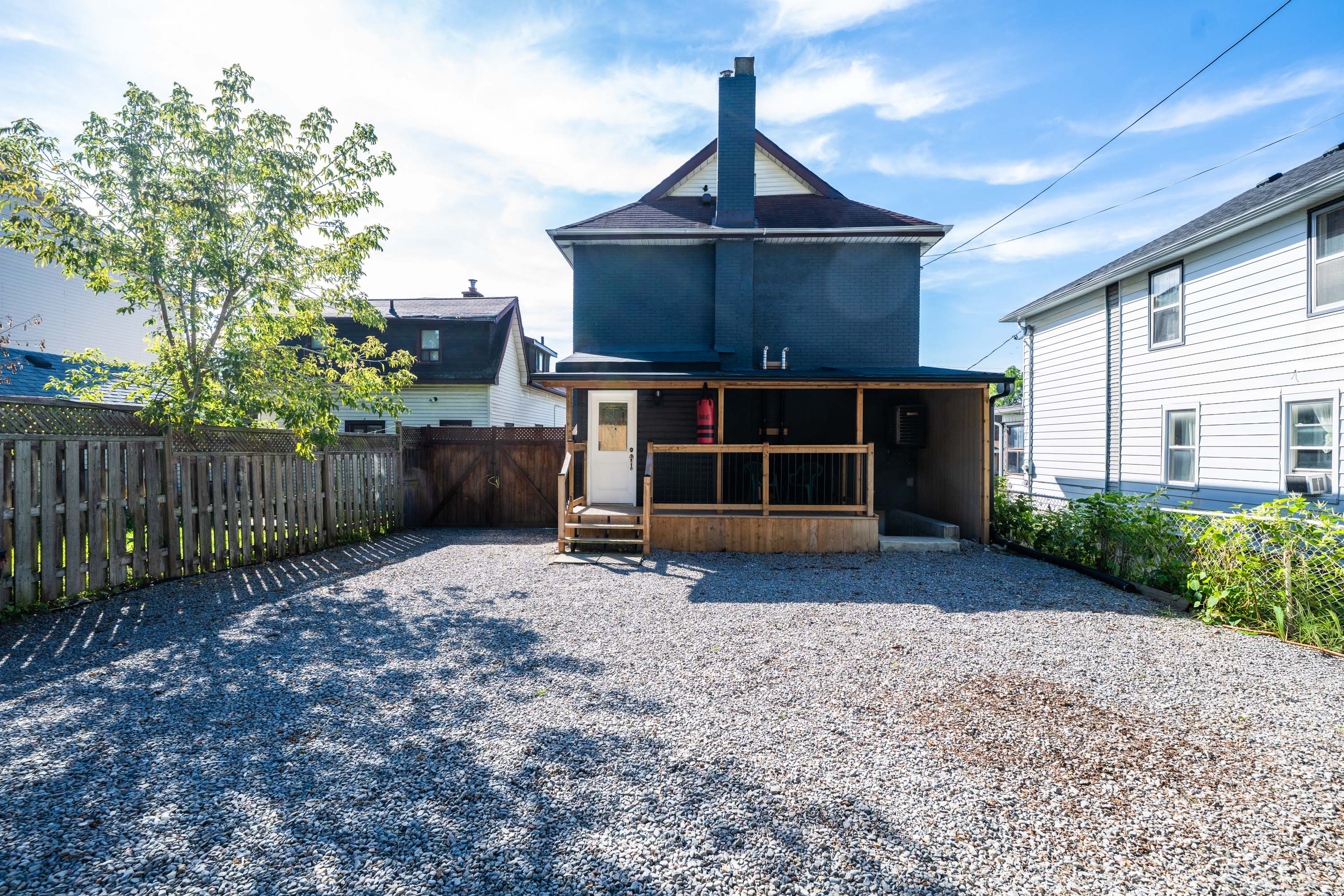 48 BROCK ST E