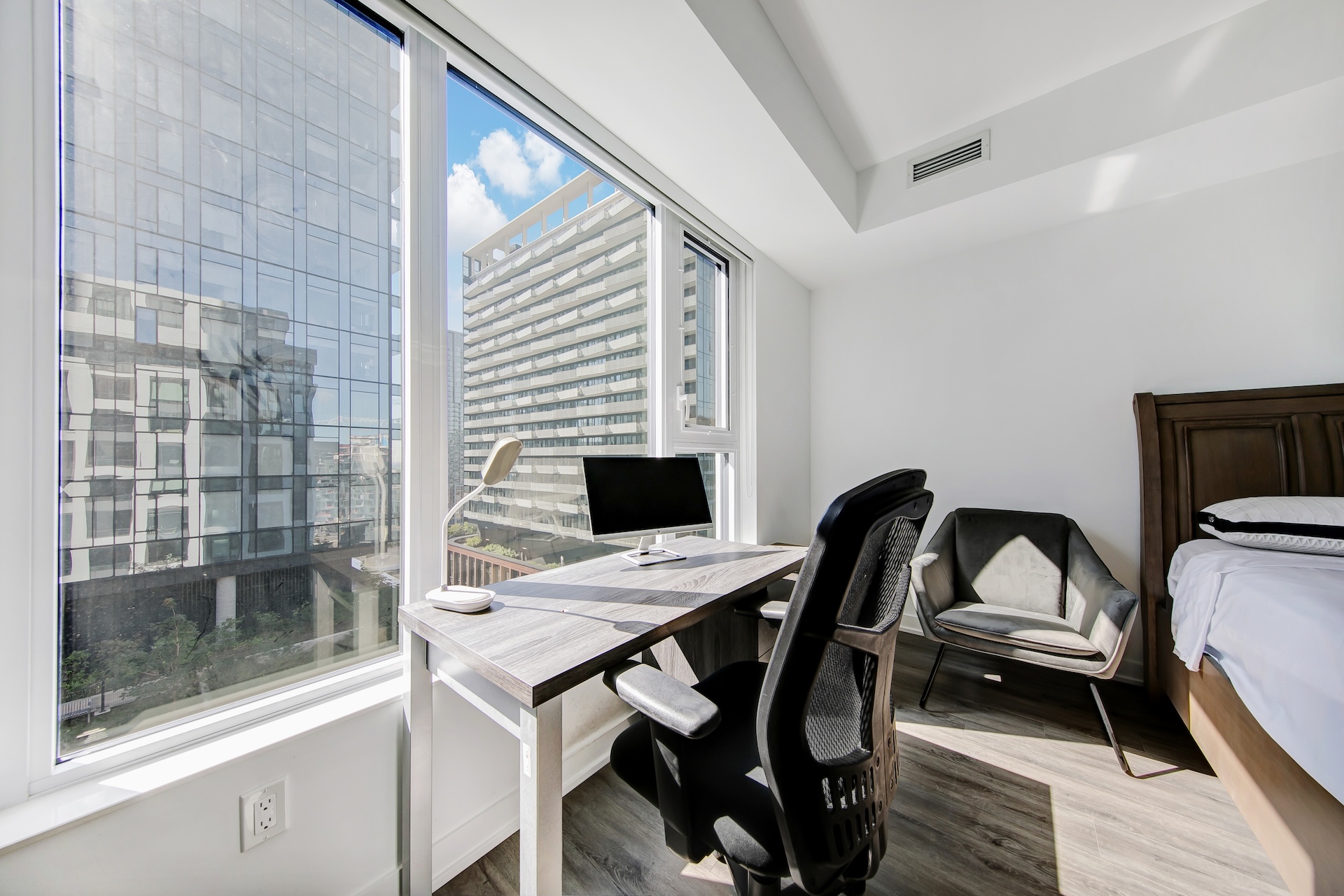 435 Wellington Street West