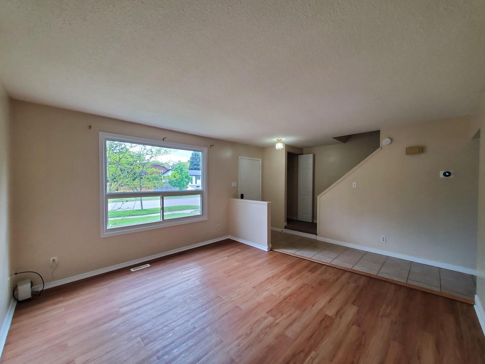 114 LILLIAN DR — photo 2 of 10