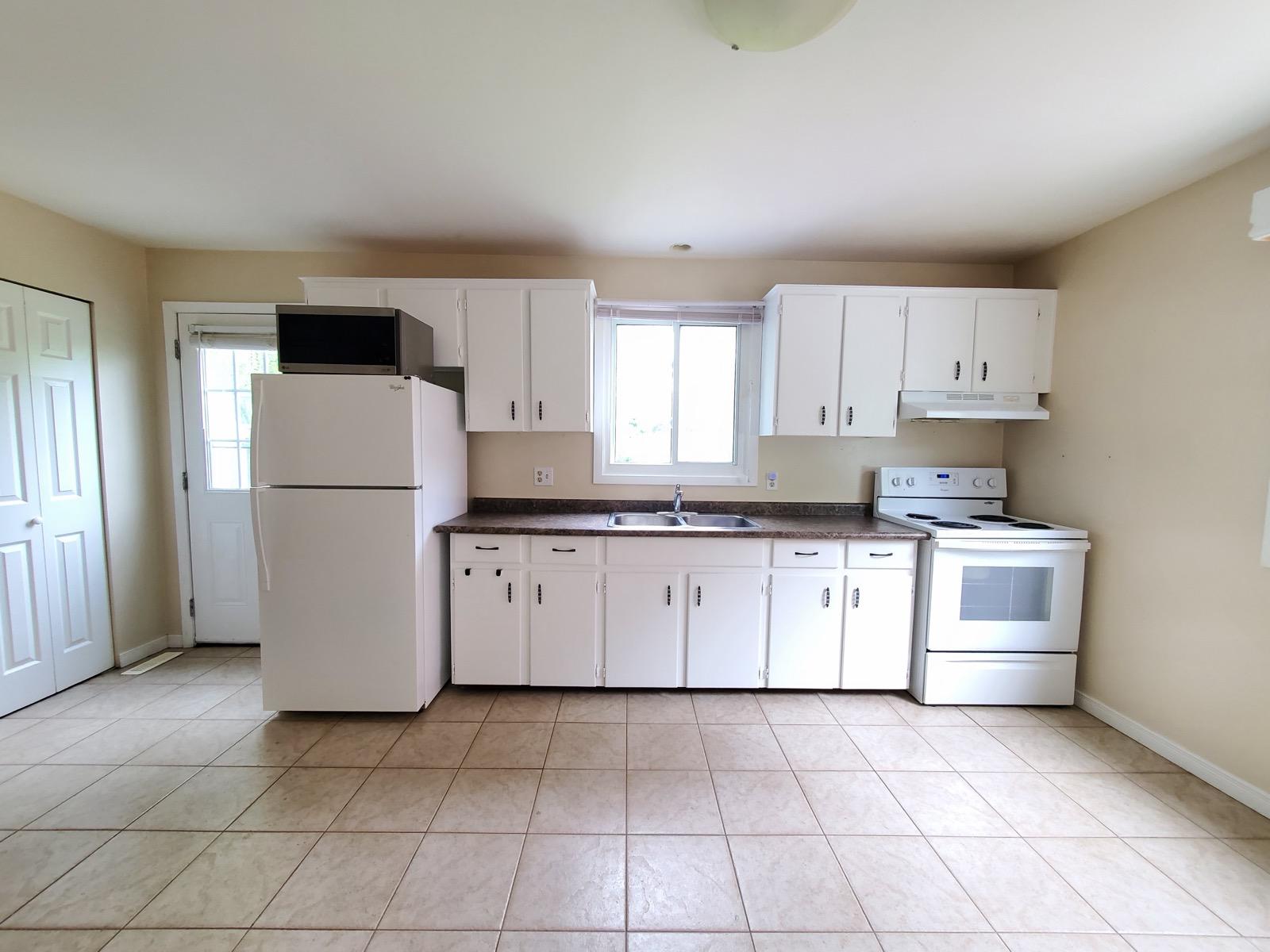114 LILLIAN DR — photo 4 of 10