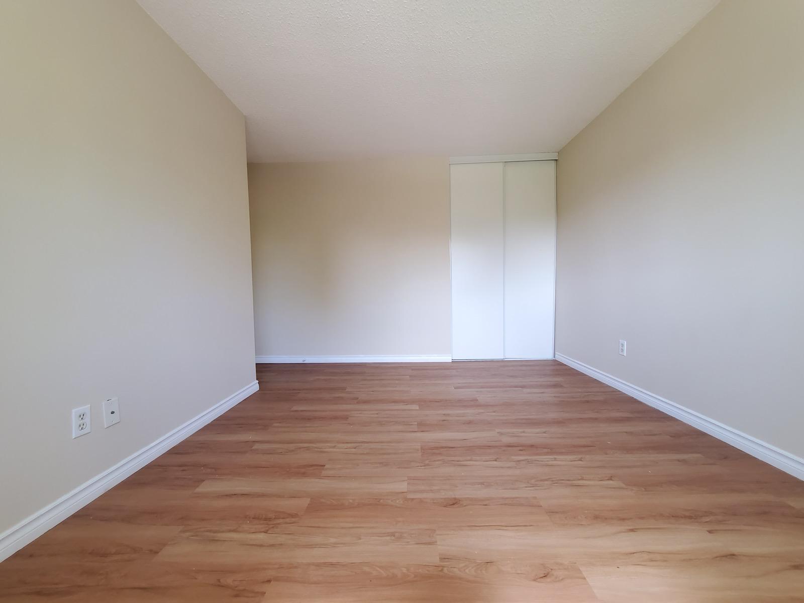 114 LILLIAN DR — photo 5 of 10