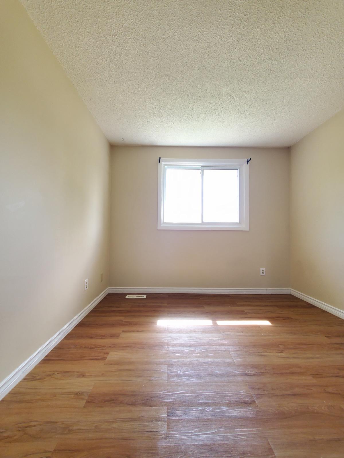 114 LILLIAN DR — photo 7 of 10