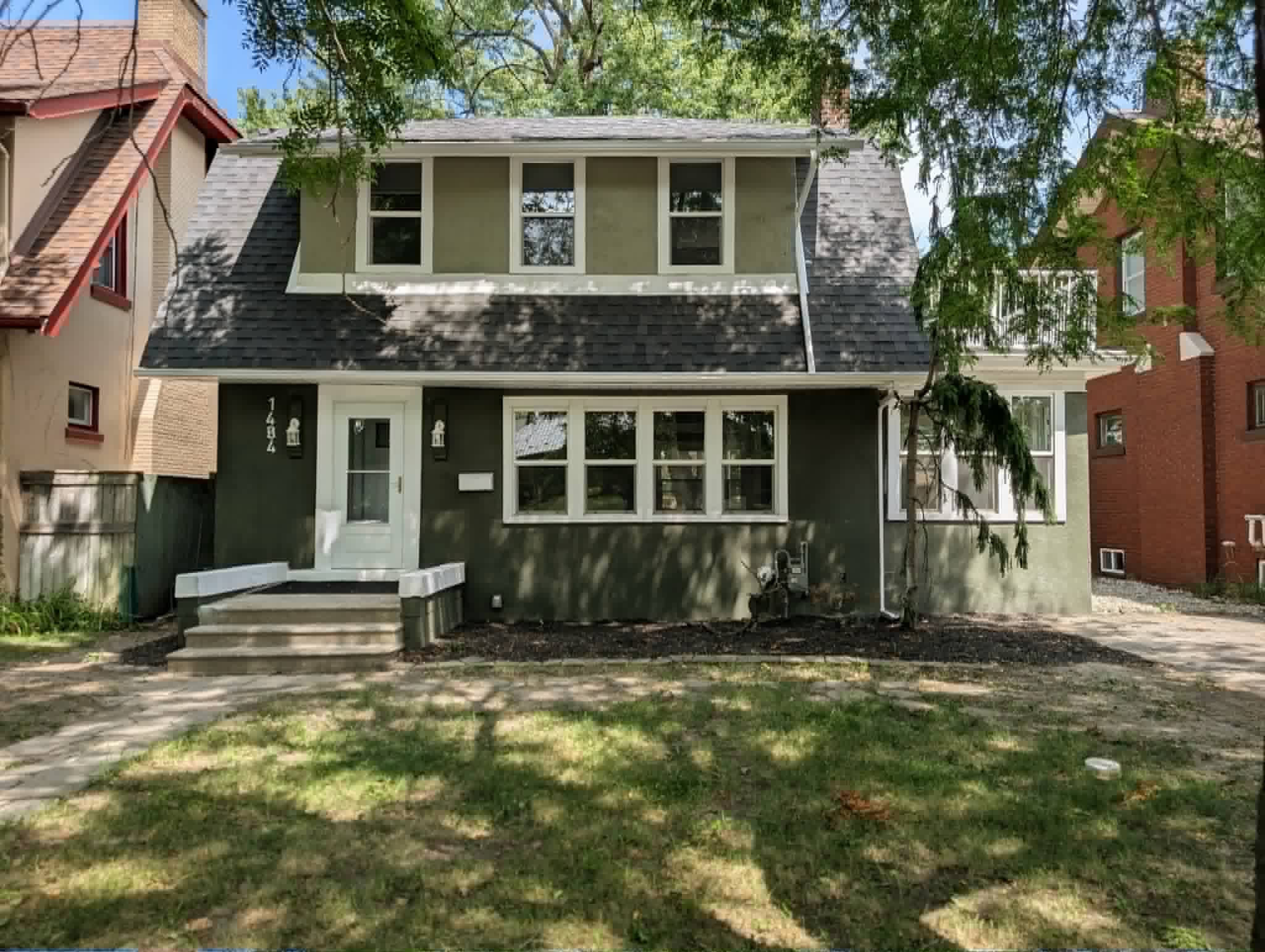 1484 VICTORIA AVE
