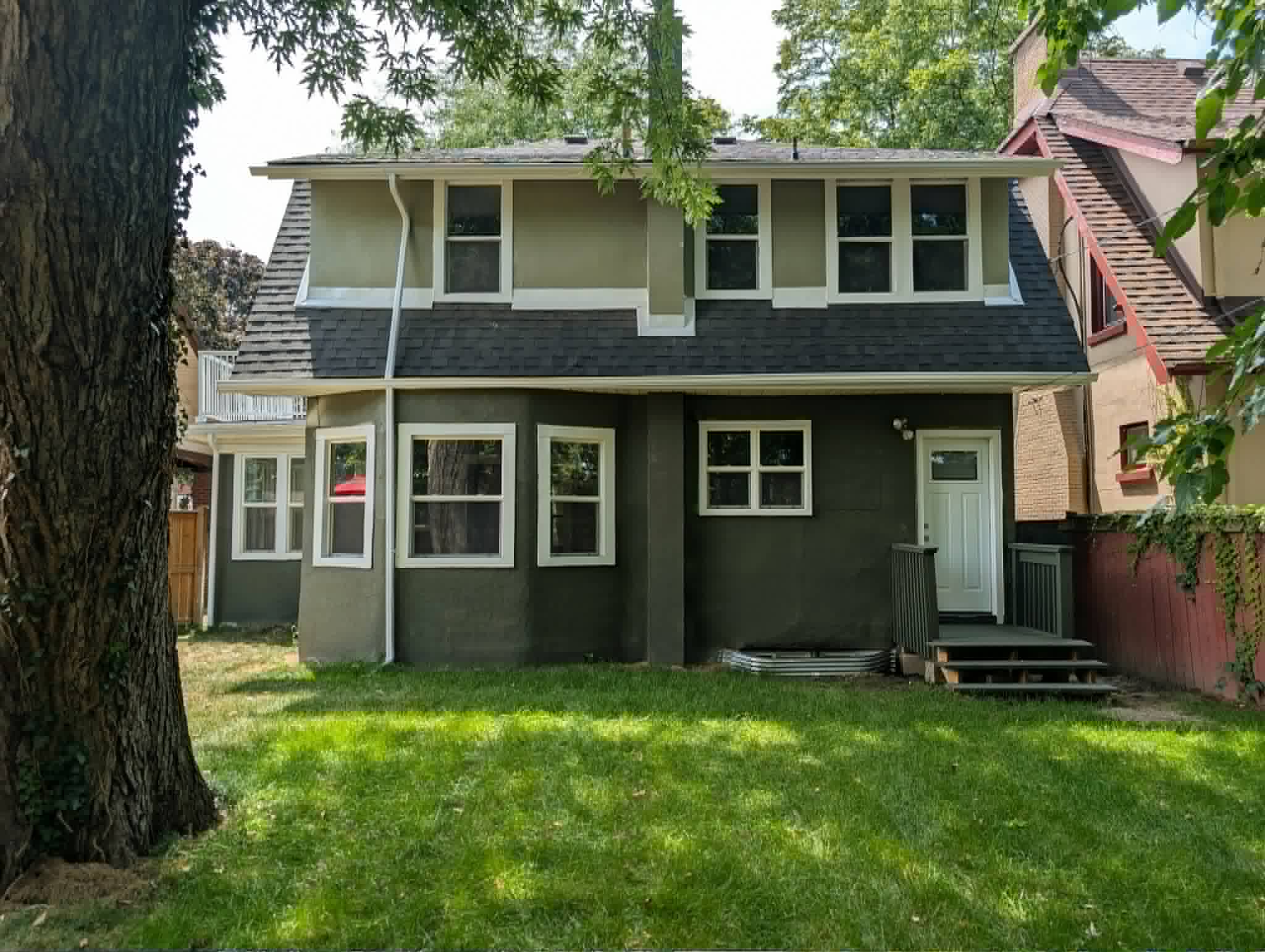 1484 VICTORIA AVE